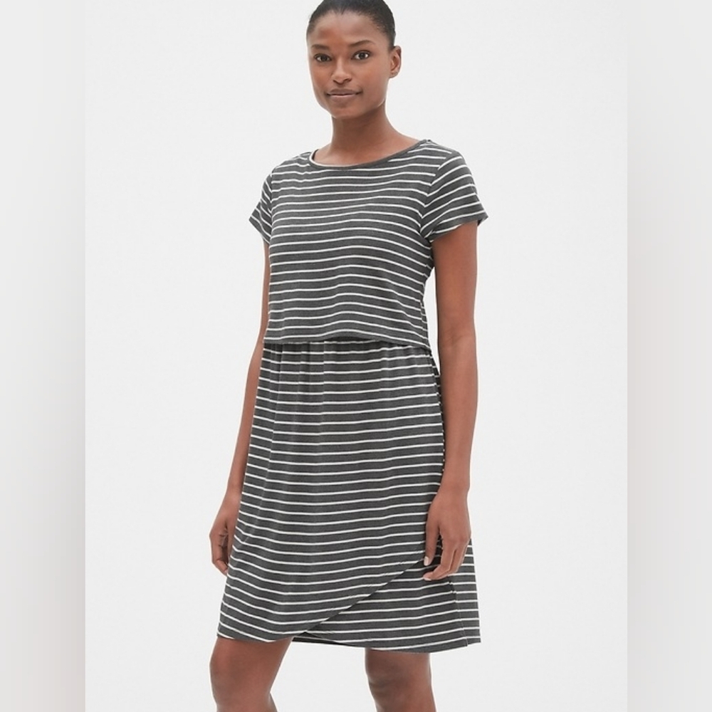 ❄️2/$20❄️ GAP Charcoal and White Striped Midi Dress